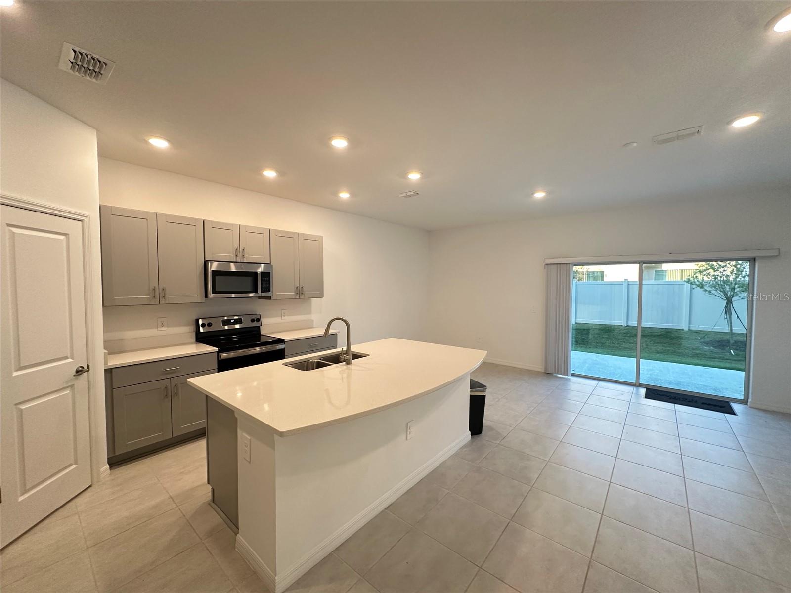 2207 PORTRAIT STREET, KISSIMMEE, FL, 34758