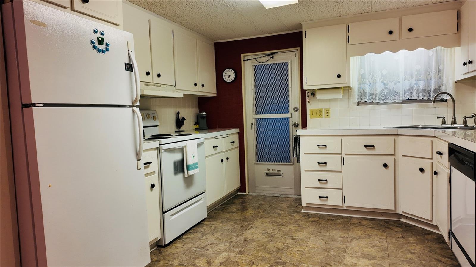 TB8445831 Property Photo