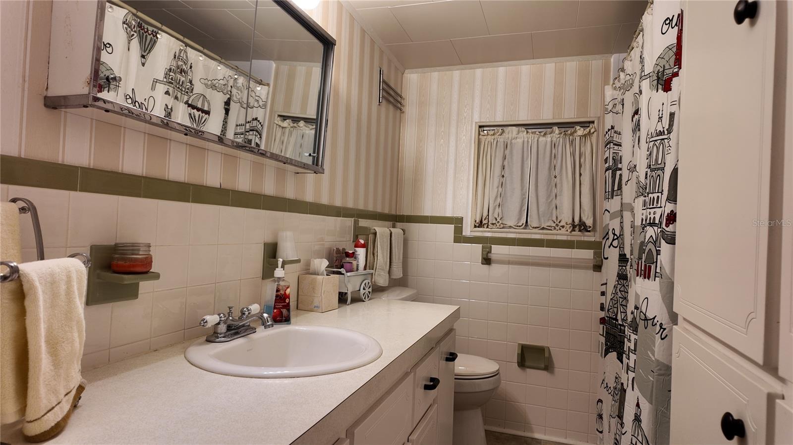 TB8445831 Property Photo