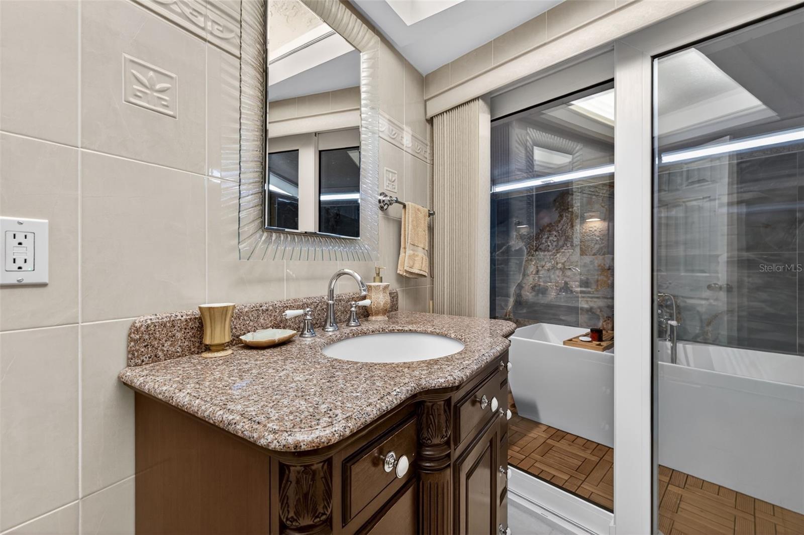 4712 OVERLOOK DR NE, ST PETERSBURG, FL, 33703