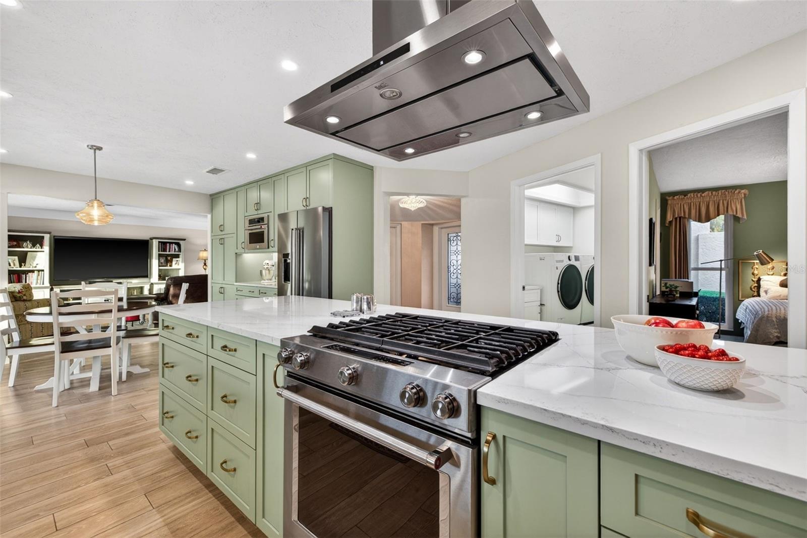 4712 OVERLOOK DR NE, ST PETERSBURG, FL, 33703