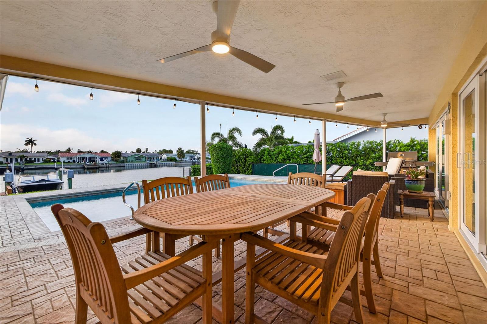 4712 OVERLOOK DR NE, ST PETERSBURG, FL, 33703