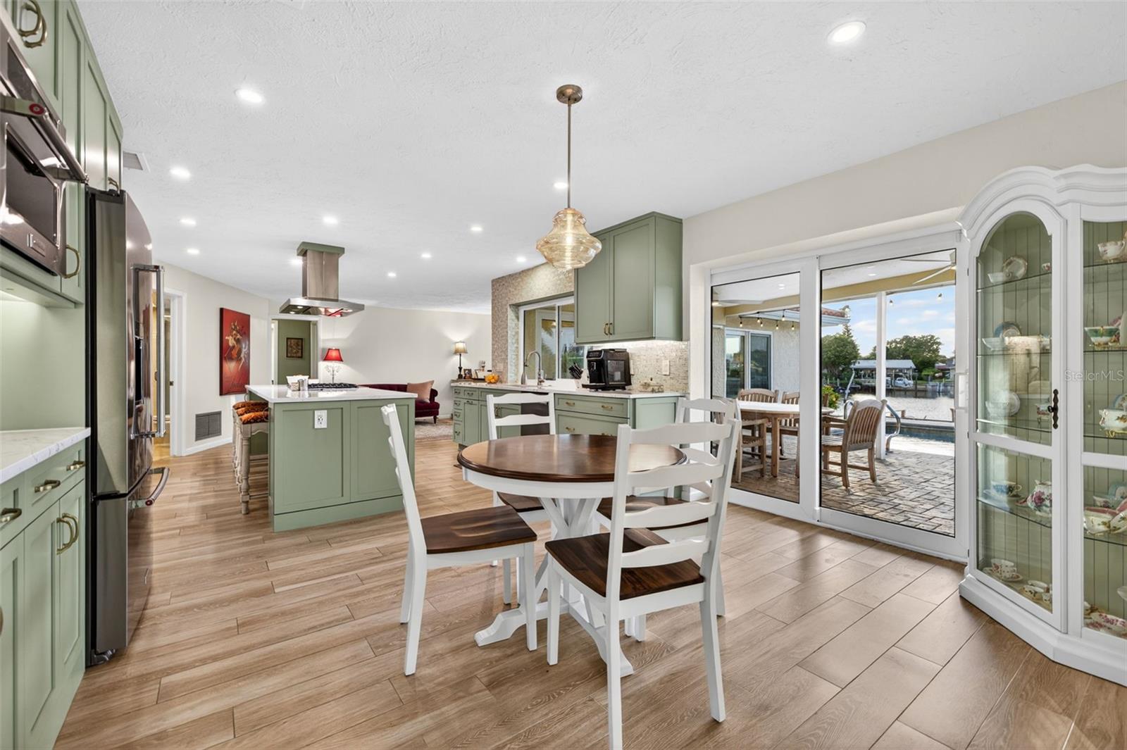 4712 OVERLOOK DR NE, ST PETERSBURG, FL, 33703