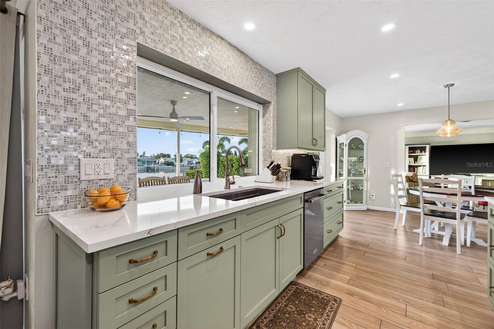 4712 OVERLOOK DR NE, ST PETERSBURG, FL, 33703