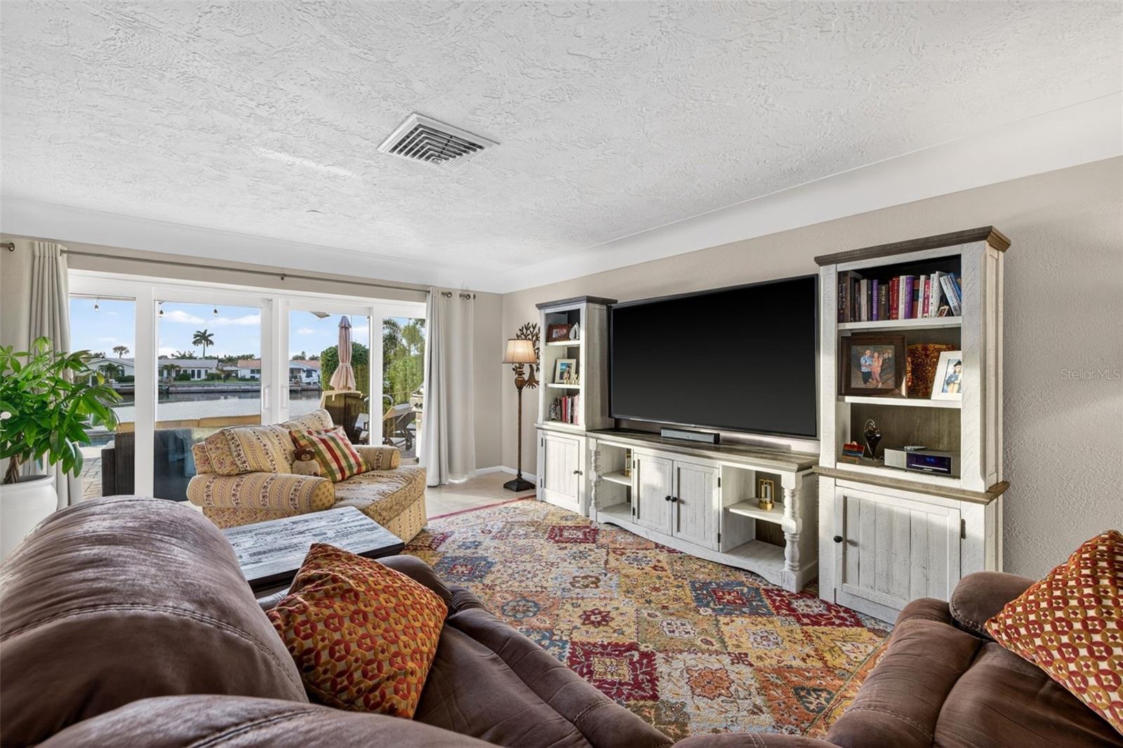 4712 OVERLOOK DR NE, ST PETERSBURG, FL, 33703