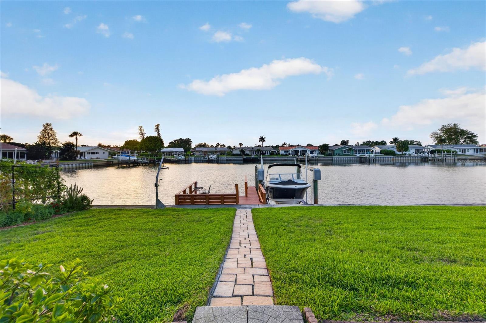 4712 OVERLOOK DR NE, ST PETERSBURG, FL, 33703