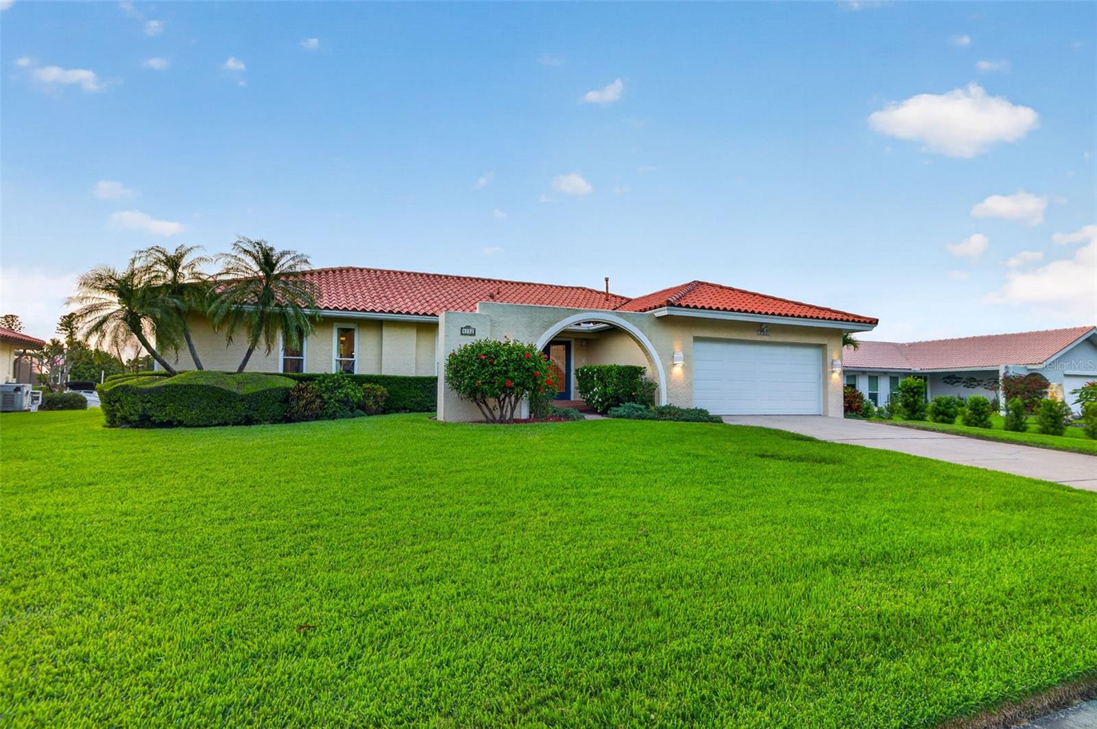 4712 OVERLOOK DR NE, ST PETERSBURG, FL, 33703