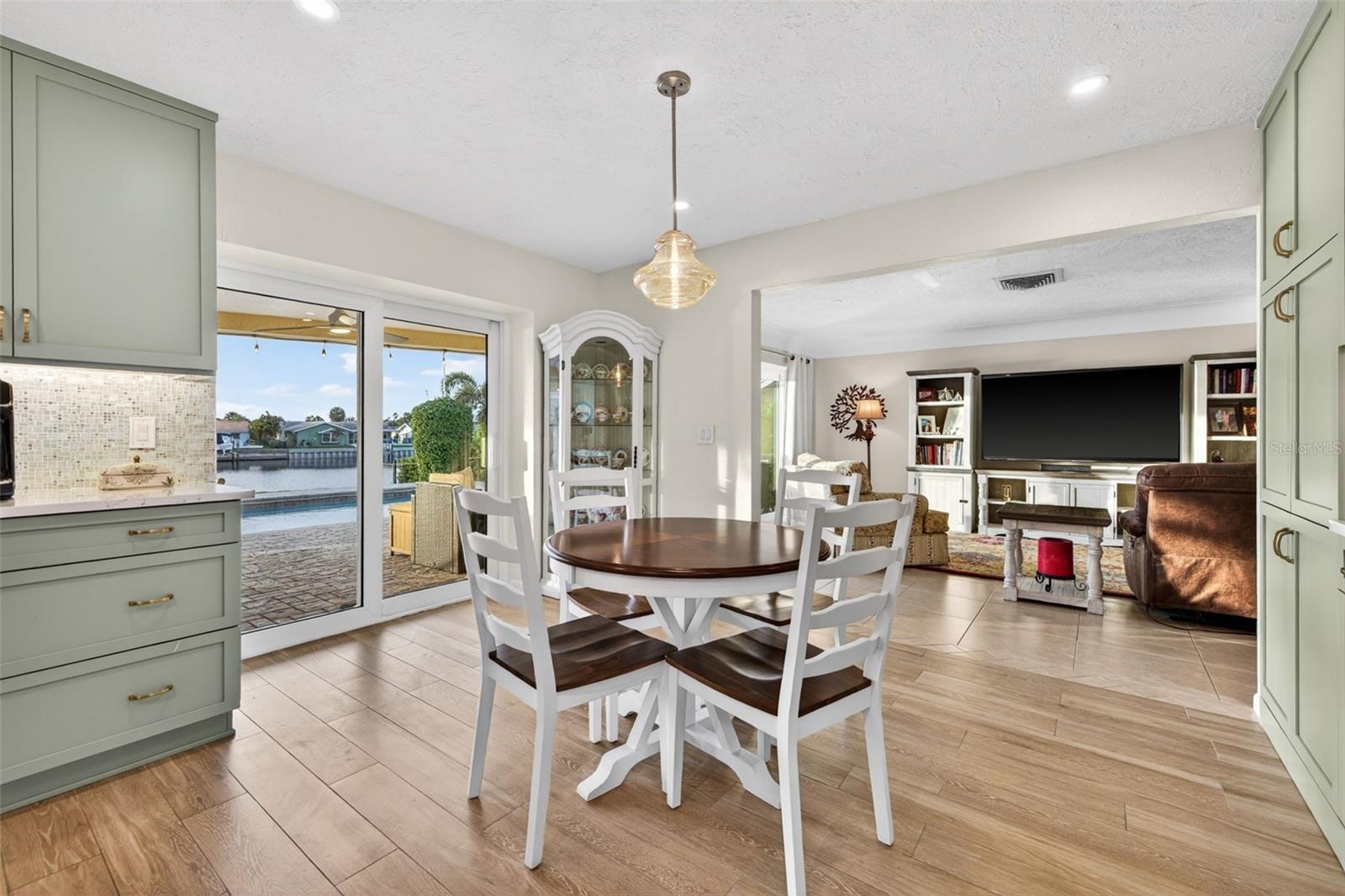 4712 OVERLOOK DR NE, ST PETERSBURG, FL, 33703