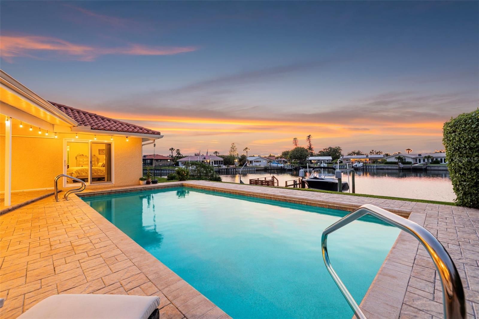 4712 OVERLOOK DR NE, ST PETERSBURG, FL, 33703