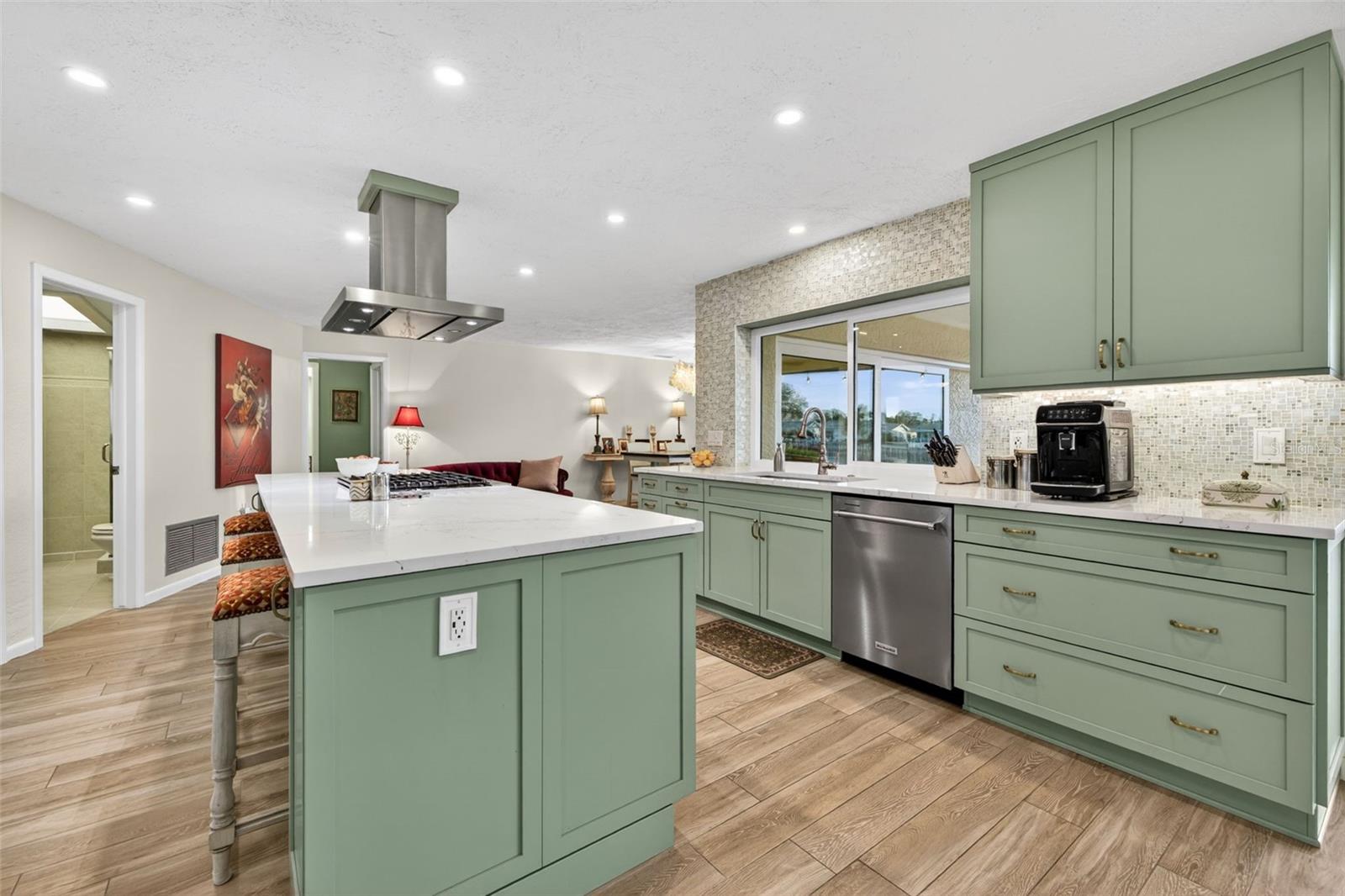 4712 OVERLOOK DR NE, ST PETERSBURG, FL, 33703