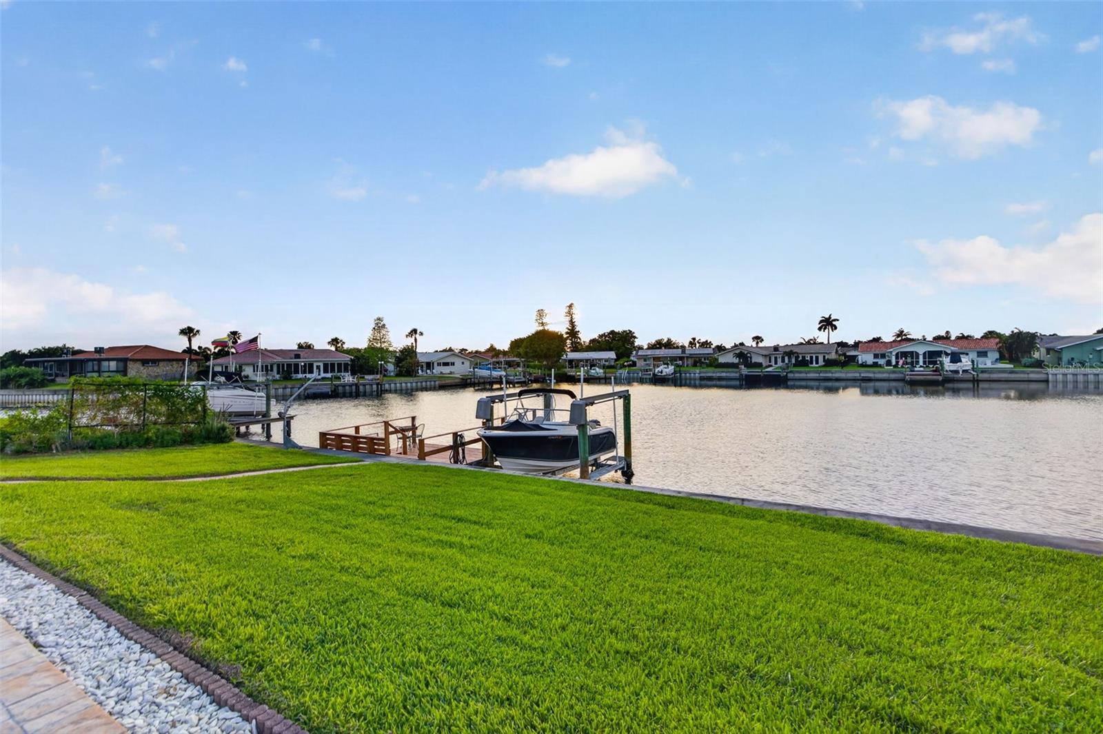 4712 OVERLOOK DR NE, ST PETERSBURG, FL, 33703