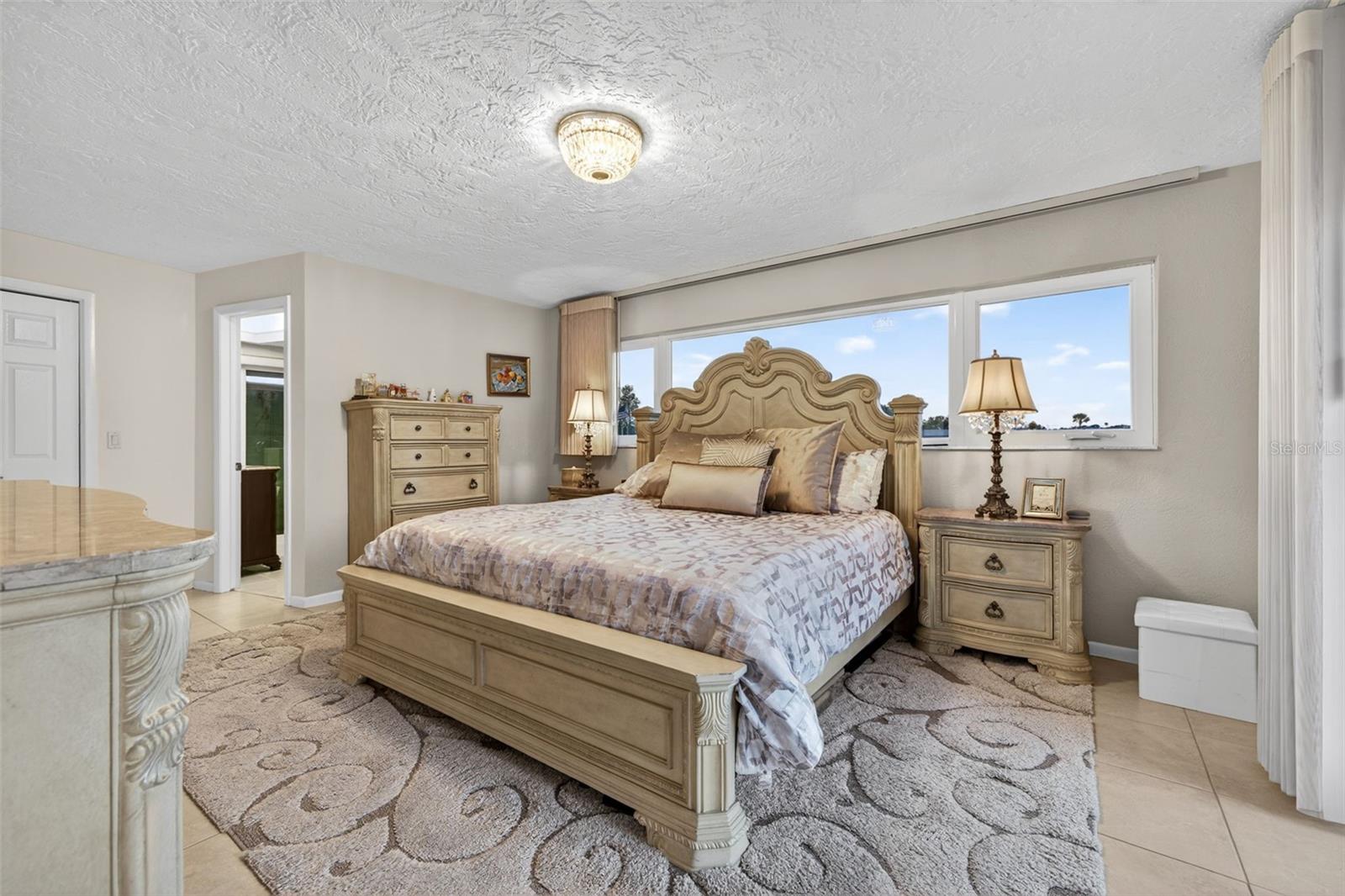 4712 OVERLOOK DR NE, ST PETERSBURG, FL, 33703