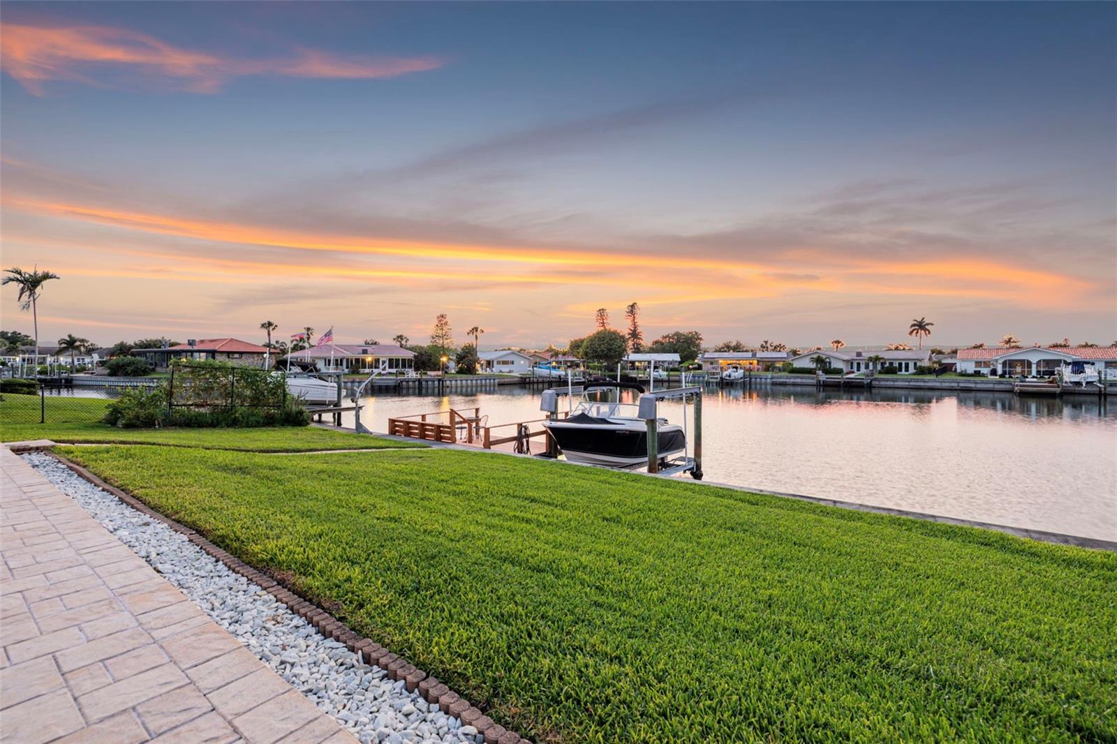 4712 OVERLOOK DR NE, ST PETERSBURG, FL, 33703