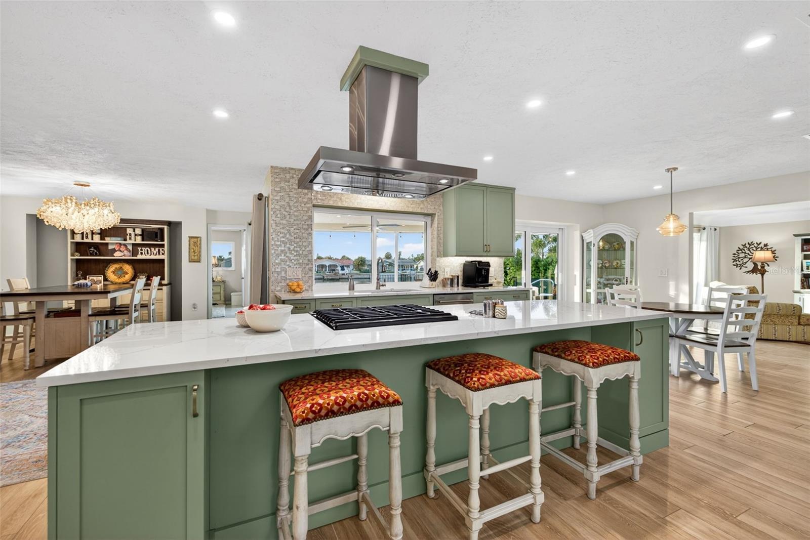 4712 OVERLOOK DR NE, ST PETERSBURG, FL, 33703