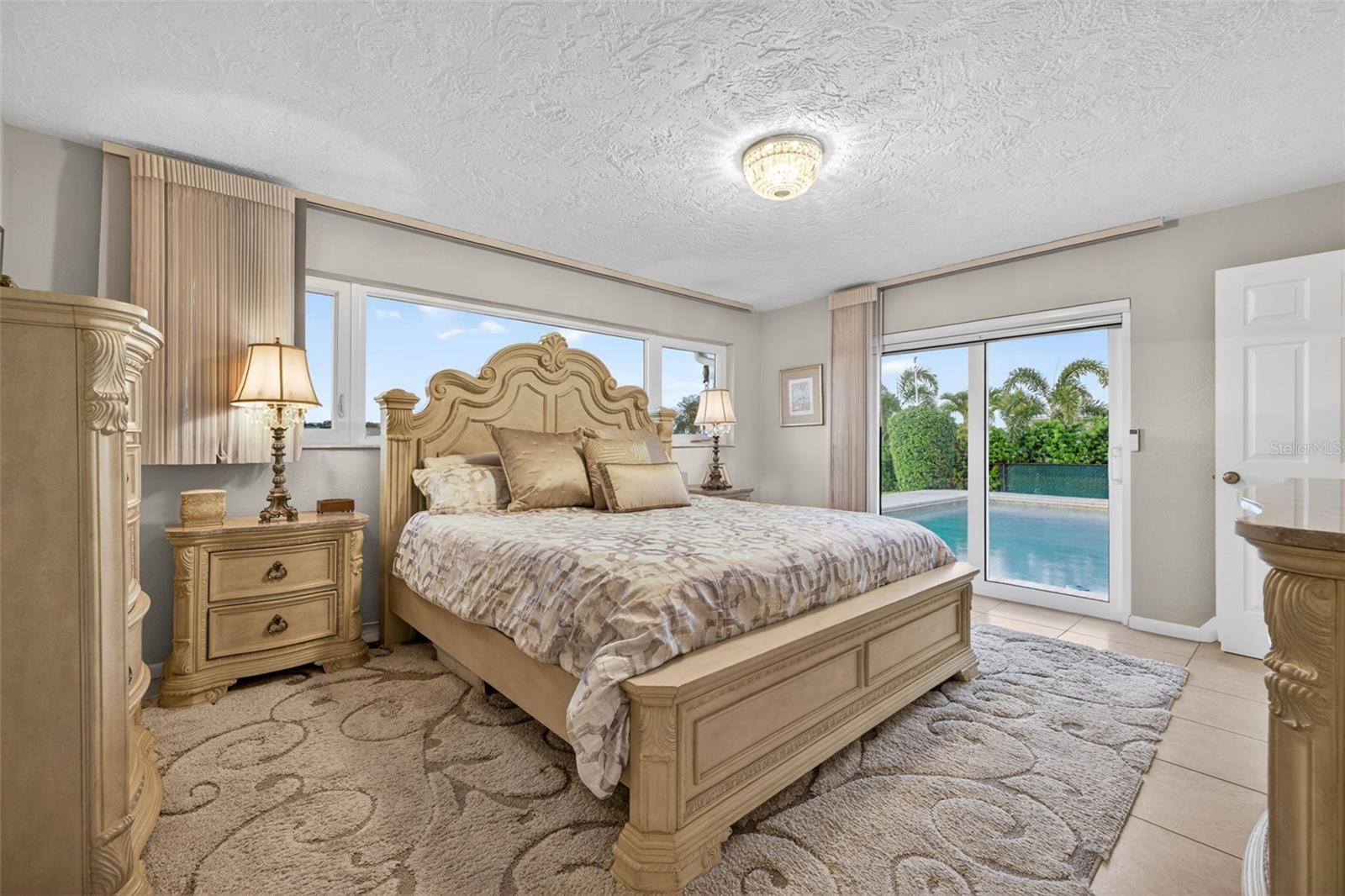 4712 OVERLOOK DR NE, ST PETERSBURG, FL, 33703