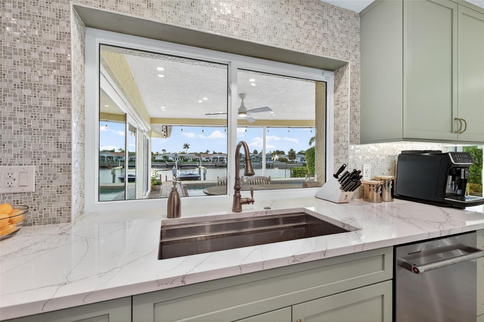 4712 OVERLOOK DR NE, ST PETERSBURG, FL, 33703