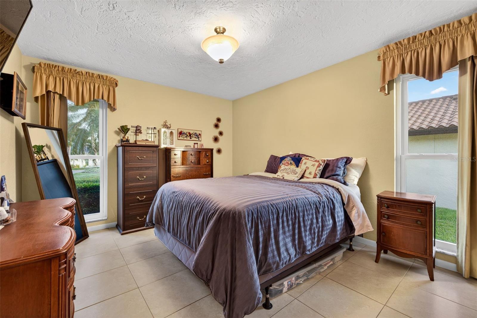 4712 OVERLOOK DR NE, ST PETERSBURG, FL, 33703
