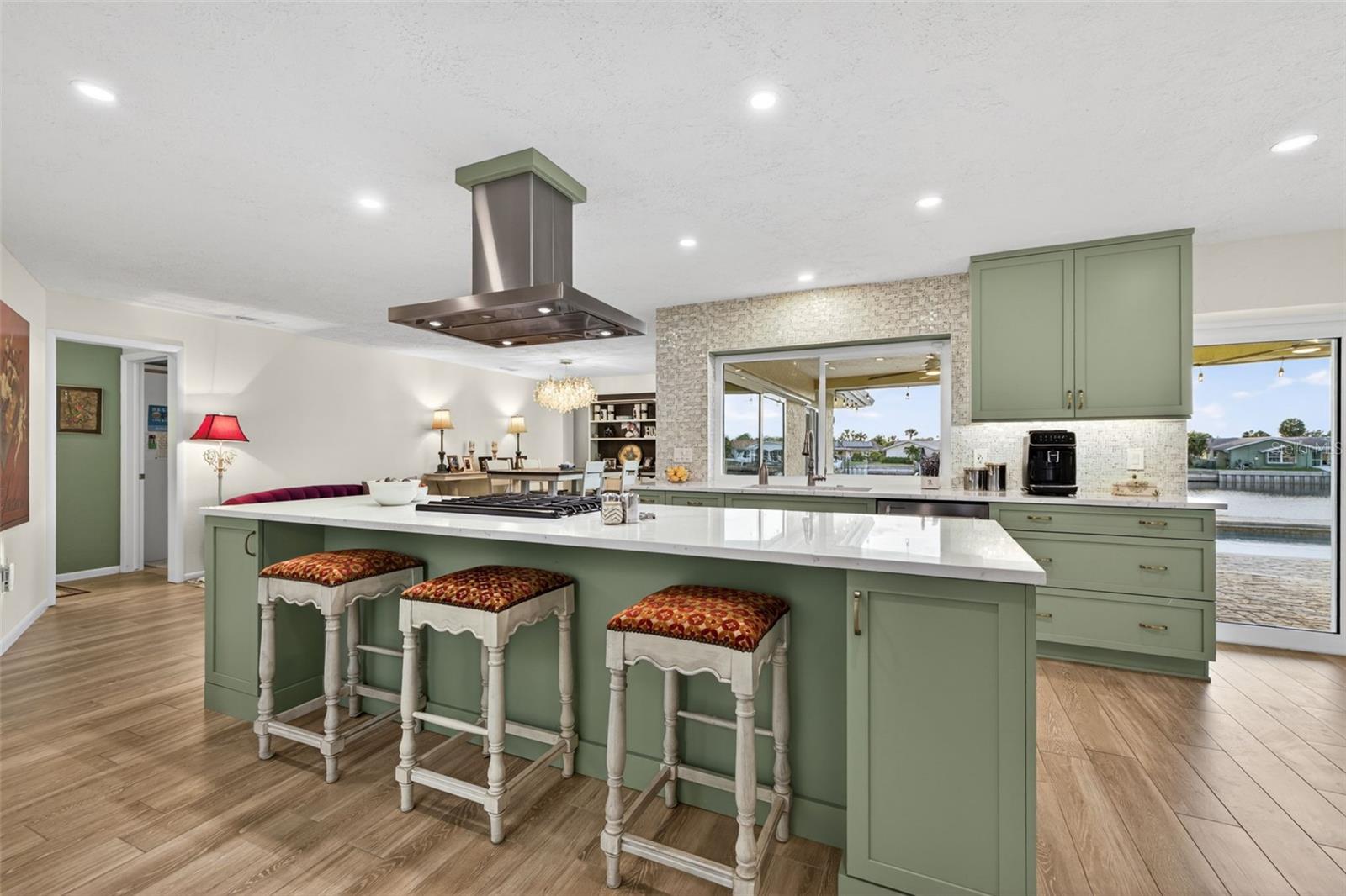 4712 OVERLOOK DR NE, ST PETERSBURG, FL, 33703