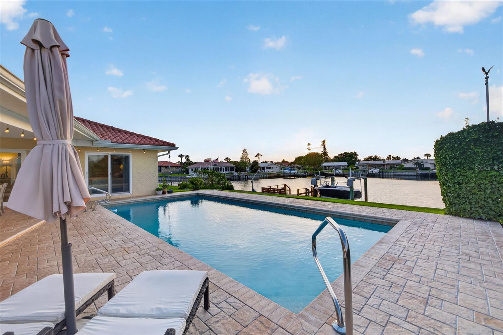 4712 OVERLOOK DR NE, ST PETERSBURG, FL, 33703