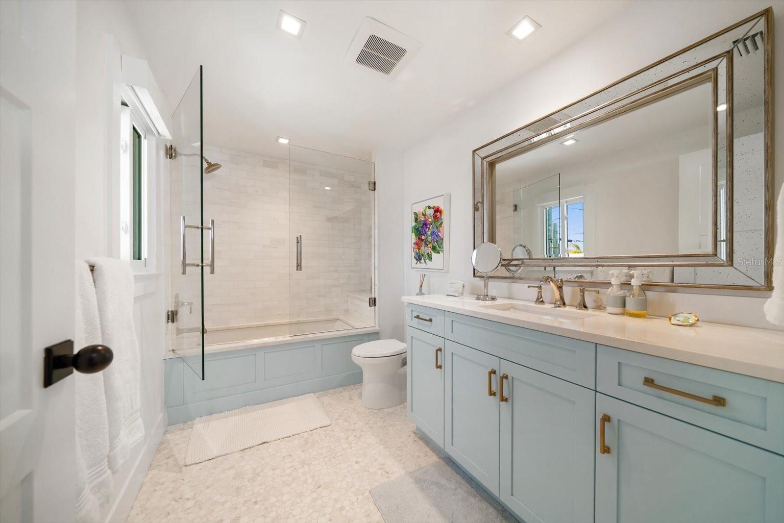 TB8445894 Property Photo