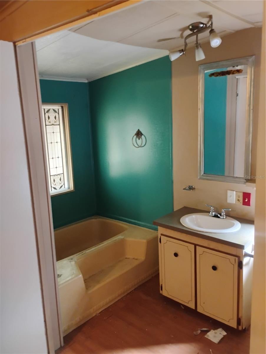 OM713100 Property Photo