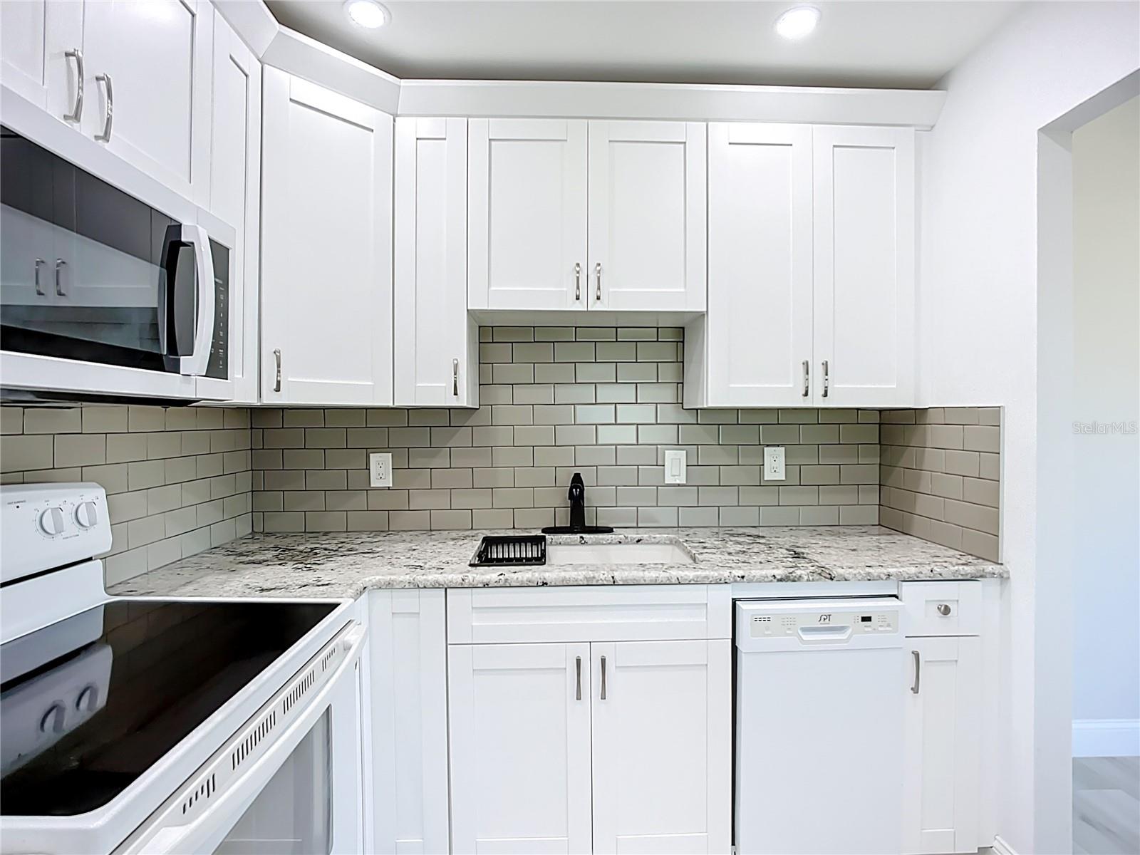 W7880568 Property Photo