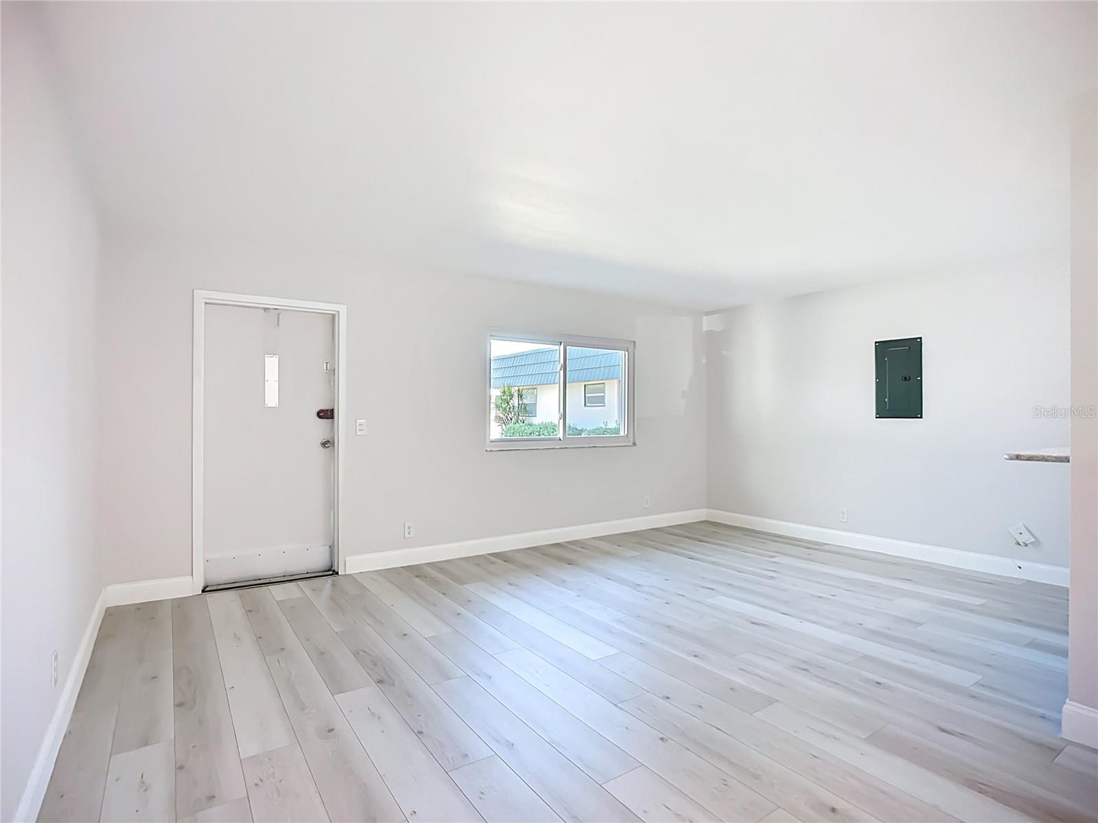 W7880568 Property Photo