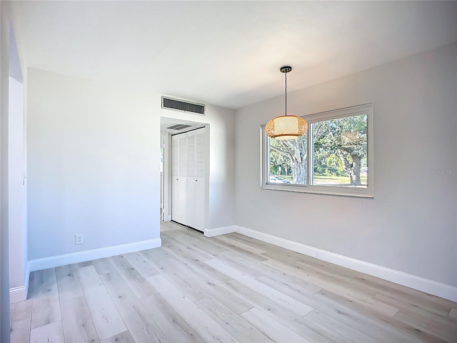 W7880568 Property Photo