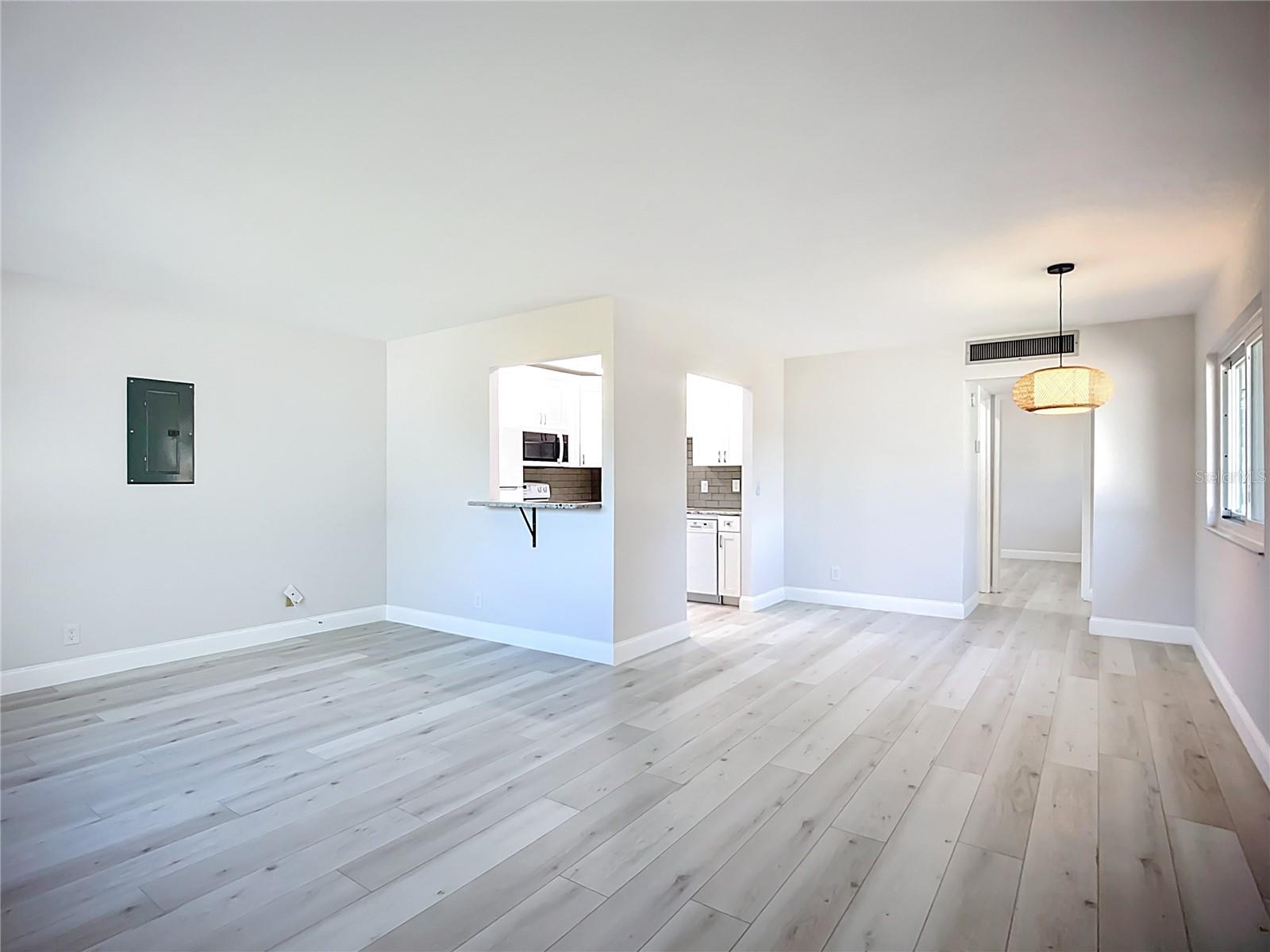 W7880568 Property Photo