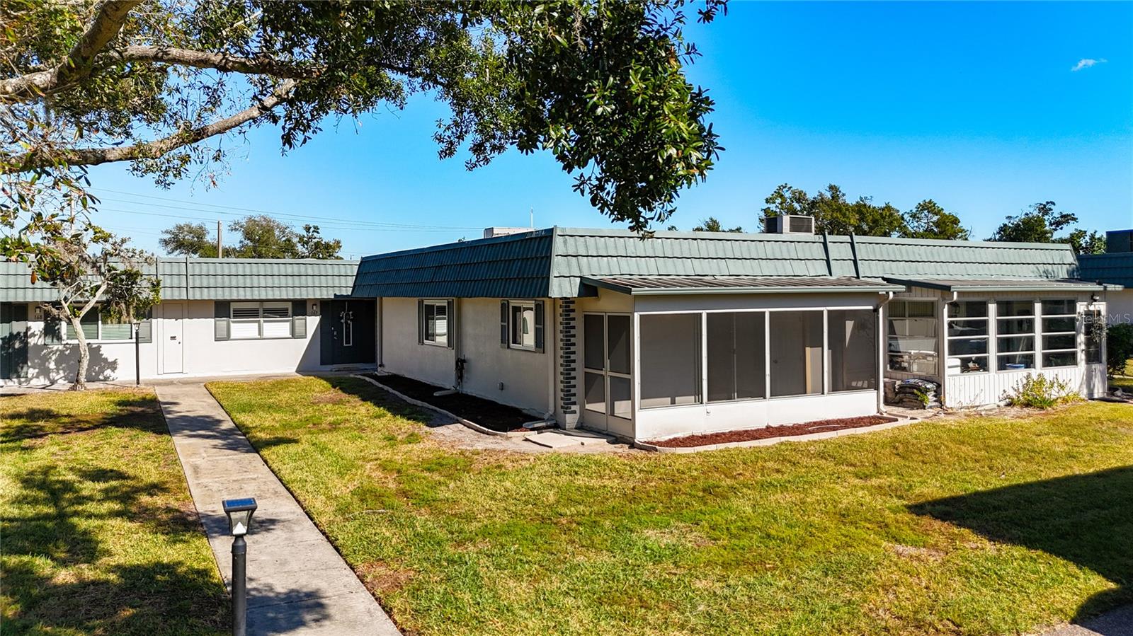 W7880568 Property Photo