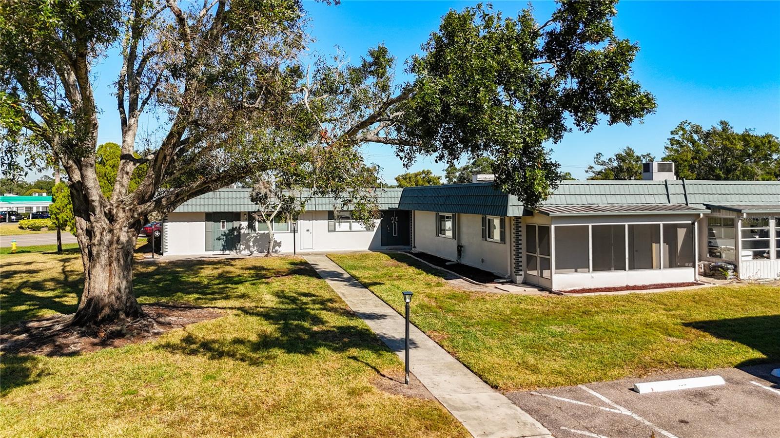 W7880568 Property Photo