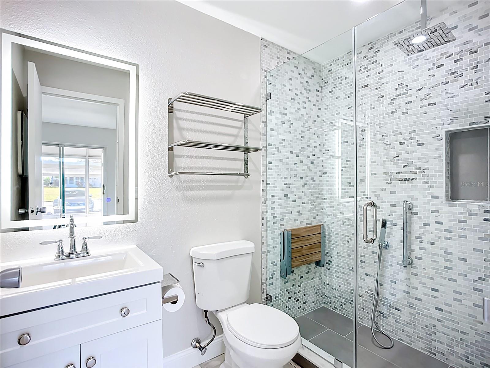 W7880568 Property Photo