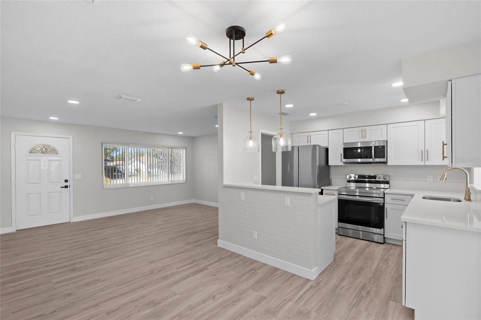 10095 NASSAU CT, SEMINOLE, FL, 33776