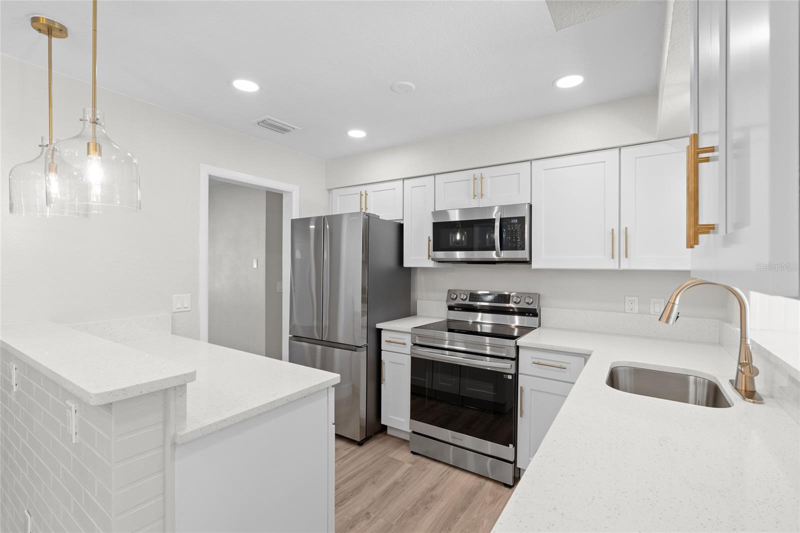 10095 NASSAU CT, SEMINOLE, FL, 33776