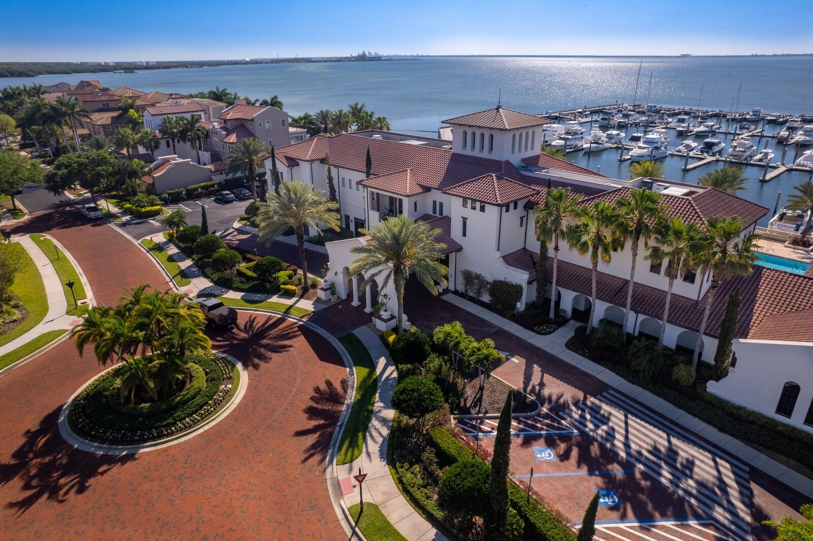 4912 YACHT CLUB DR, TAMPA, FL, 33616