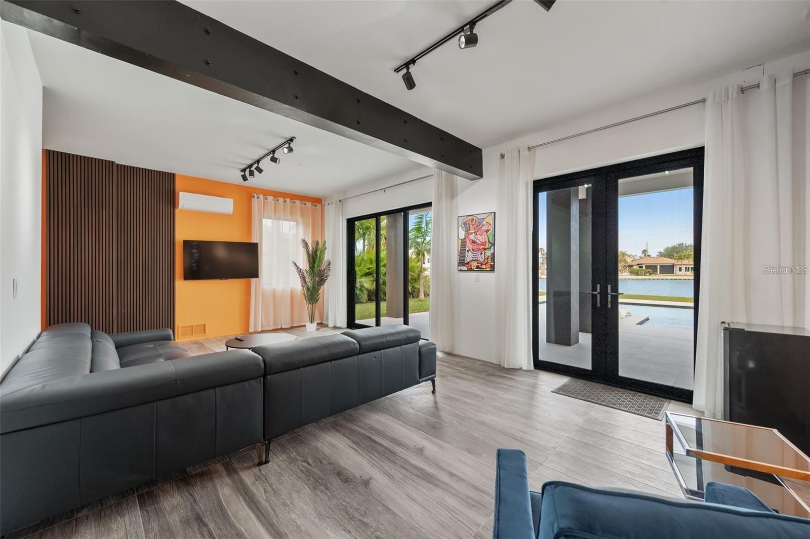 C7517469 Property Photo