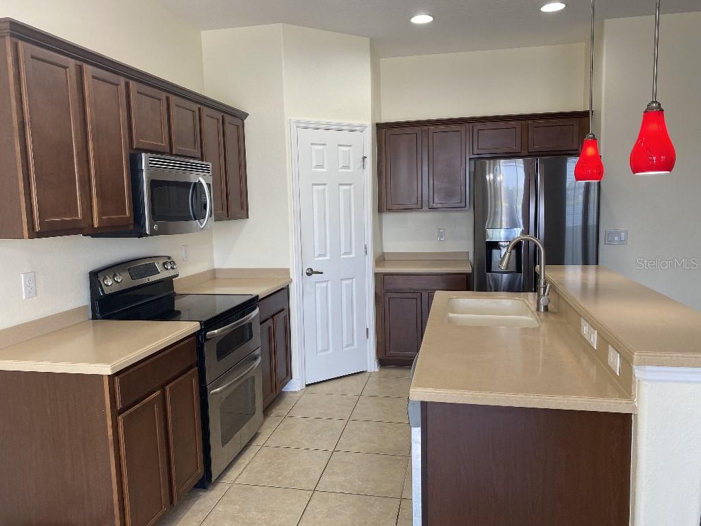 711 PARKER DEN DR, RUSKIN, FL, 33570