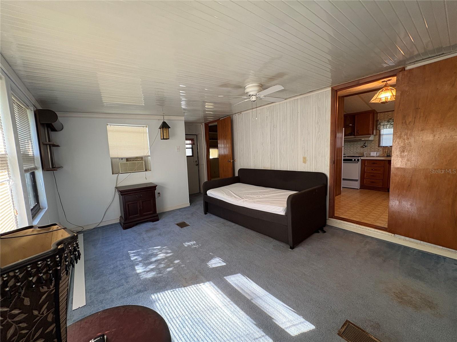 TB8446399 Property Photo