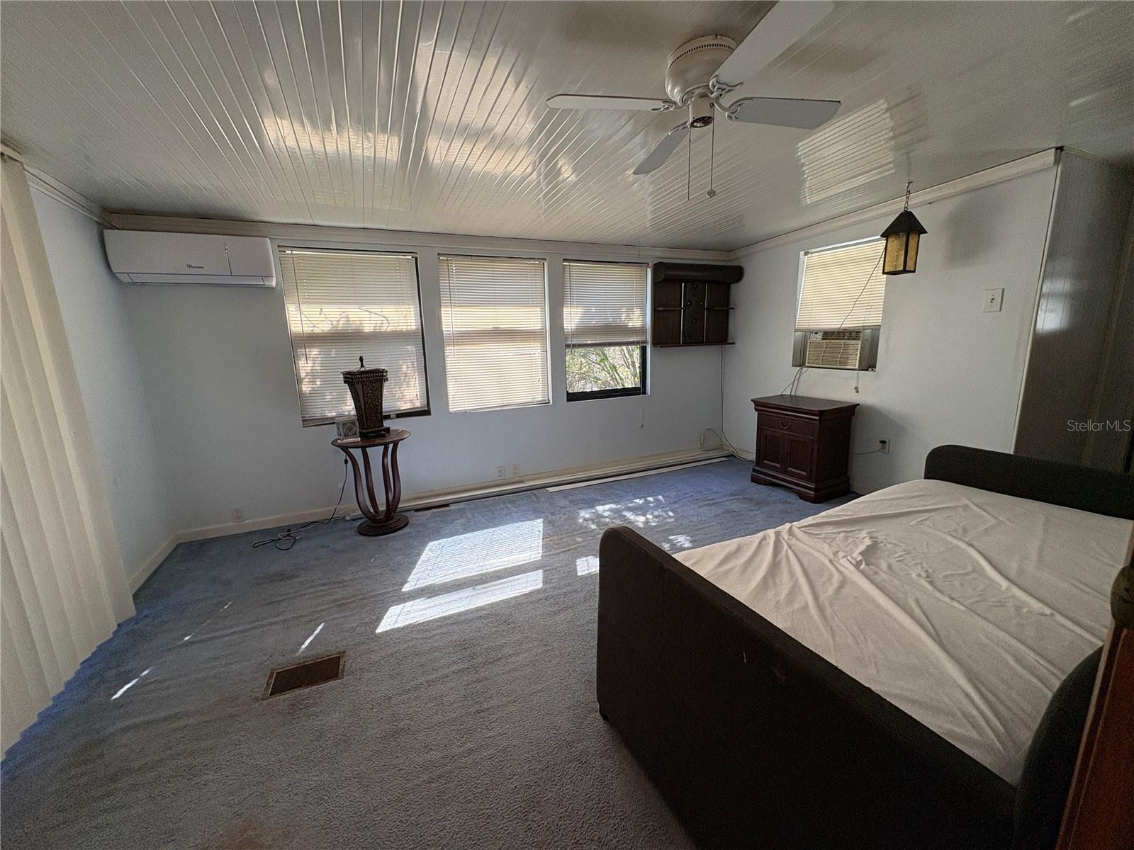 TB8446399 Property Photo