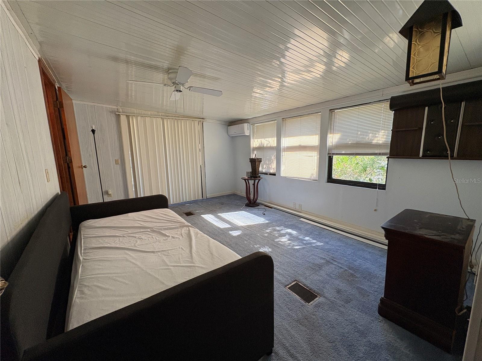 TB8446399 Property Photo