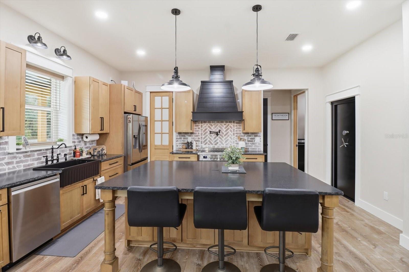 330 HIGHWAY 40 E, INGLIS, FL, 34449