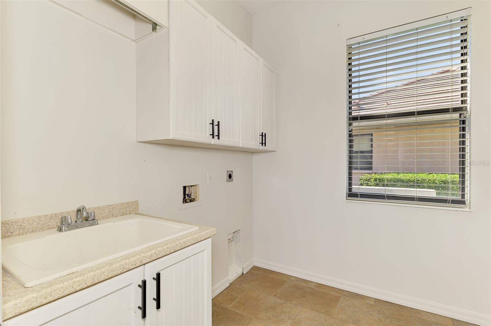 5684 EASTWIND DR, SARASOTA, FL, 34233