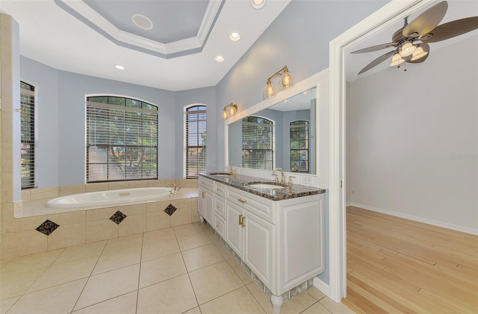5684 EASTWIND DR, SARASOTA, FL, 34233