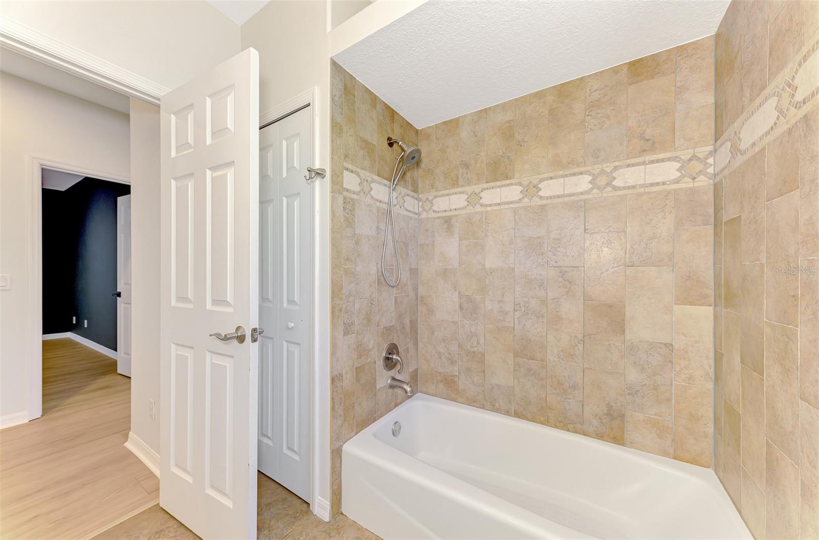 5684 EASTWIND DR, SARASOTA, FL, 34233