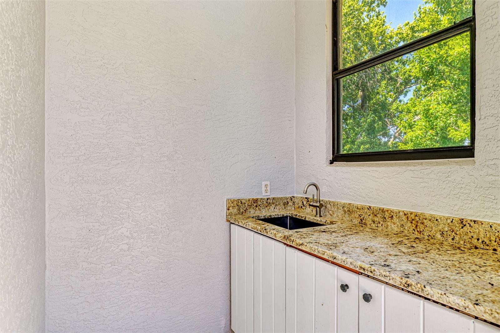 5684 EASTWIND DR, SARASOTA, FL, 34233