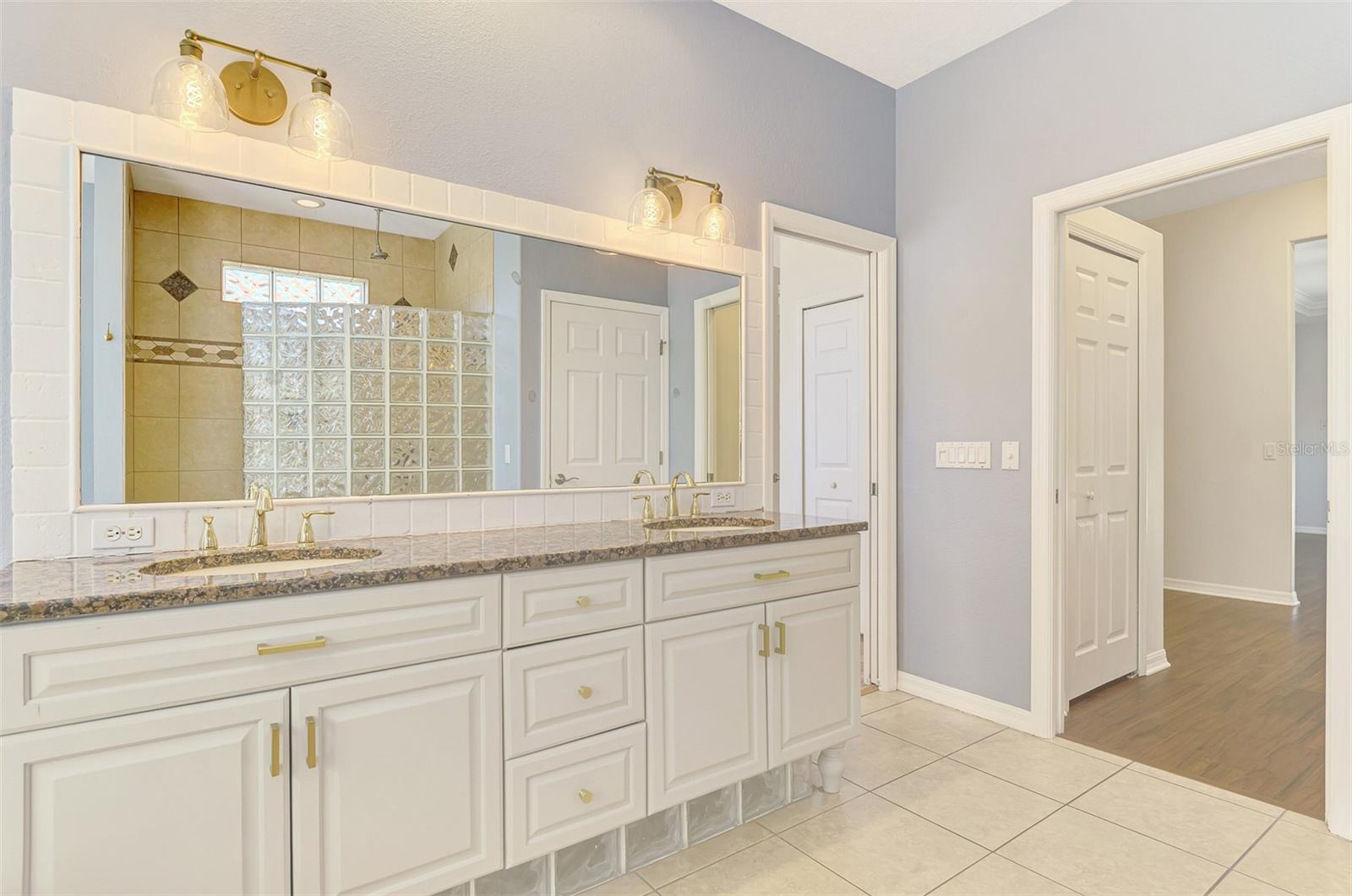 5684 EASTWIND DR, SARASOTA, FL, 34233