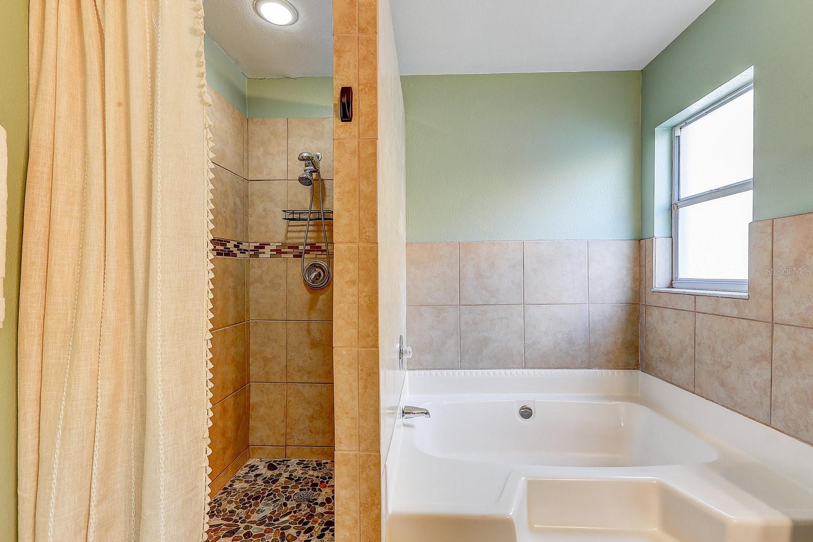 1325 WINDJAMMER PL, VALRICO, FL, 33594