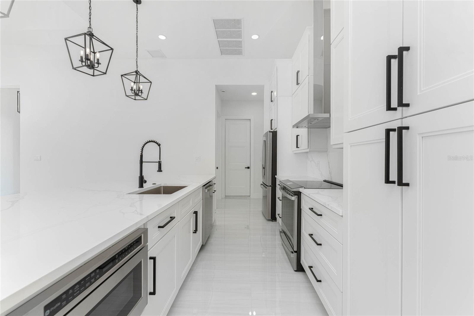 576 MCDILL DR, PORT CHARLOTTE, FL, 33953