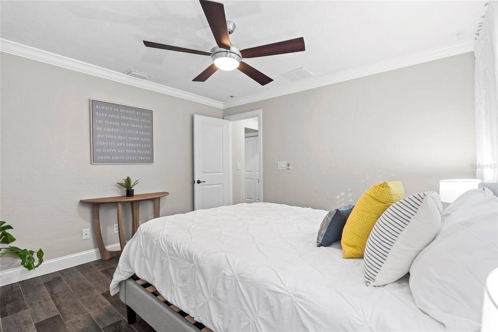 Guest room 1 with Queen sized bed for scale