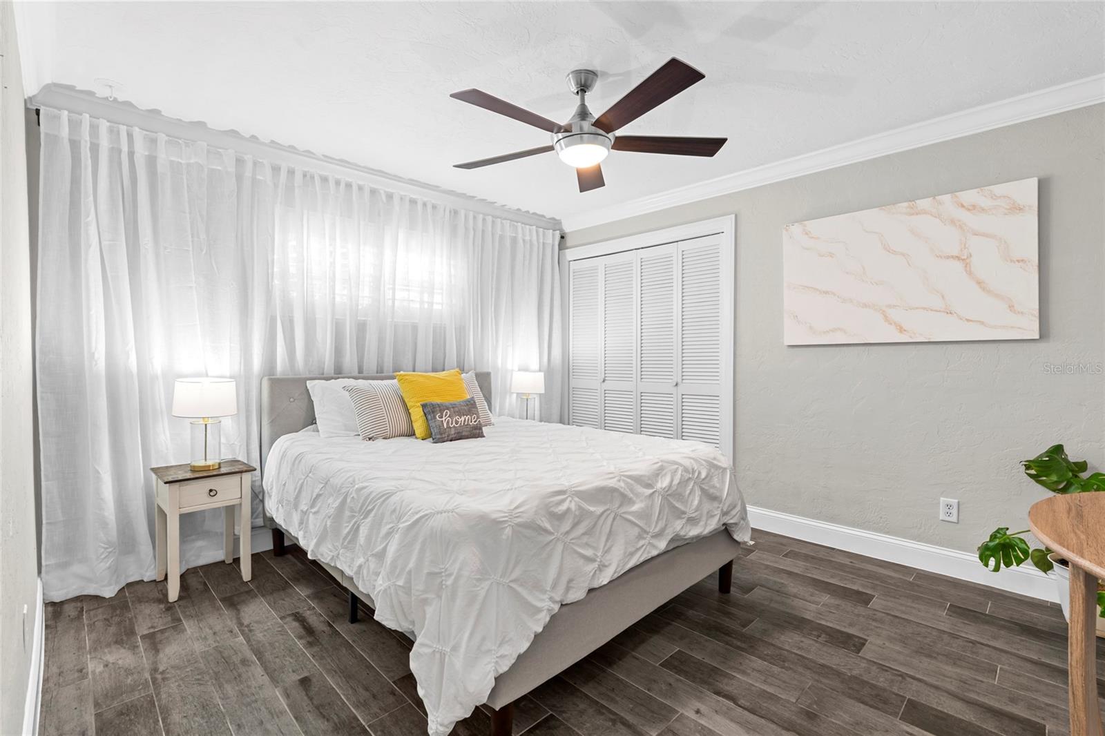 Guest room 1 with Queen sized bed for scale